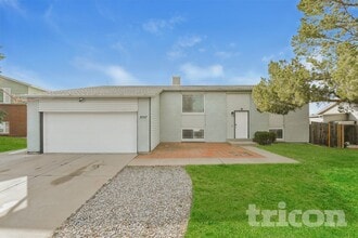 Building Photo - 3057 S Mobile Way