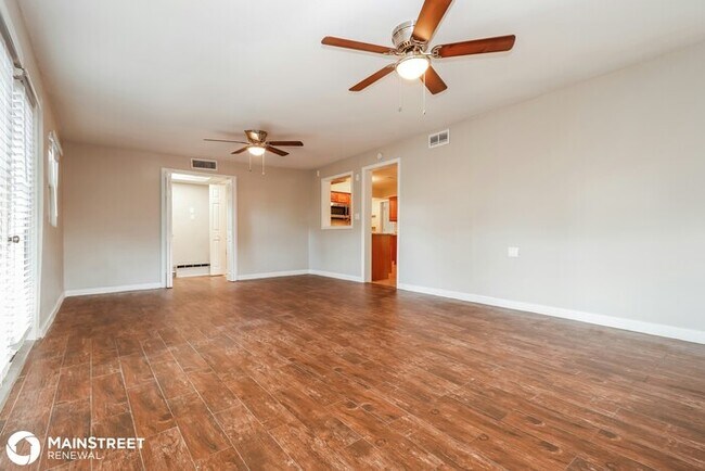 Building Photo - 861 60th Ave S, St Petersburg, FL 33705