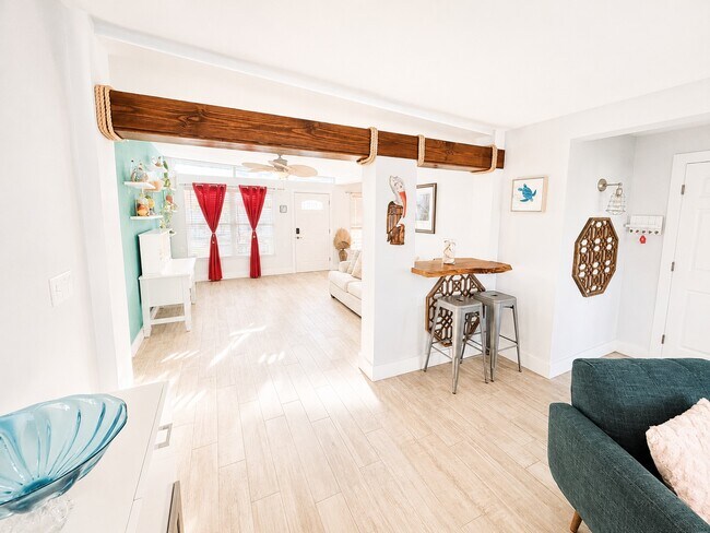 Building Photo - 14014 Marguerite Dr