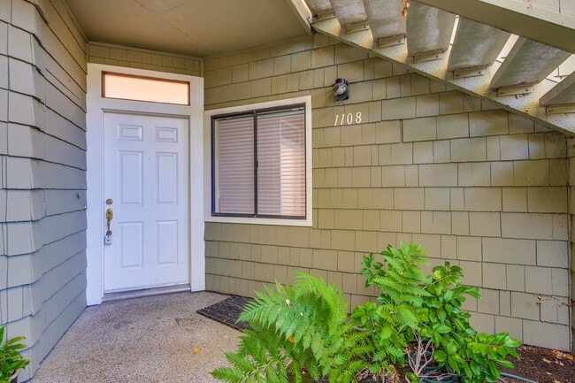 Foto del edificio - 1108 Shoreline Dr