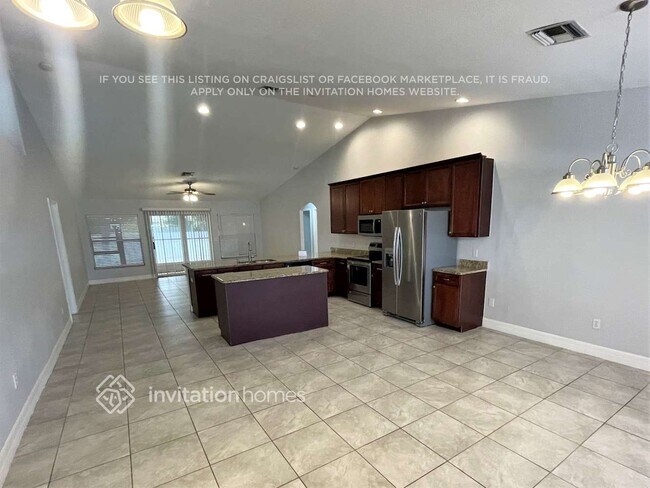 Foto del edificio - 23283 Mulligan Ave