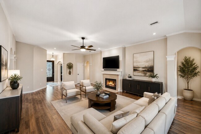 Building Photo - 6811 Claire Brook Dr