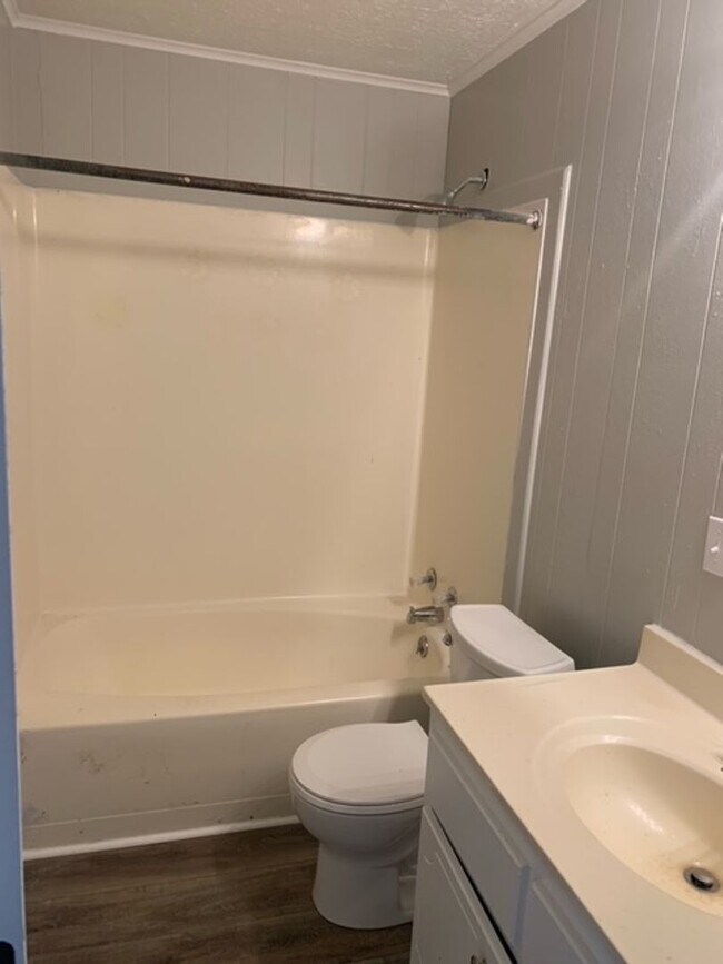 Building Photo - Renovated 3 Bedroom 1 Bath Home for Rent!