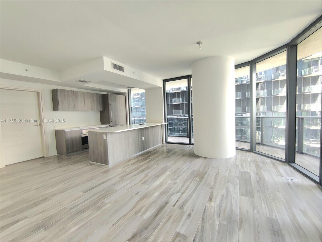 Foto principal - 801 S Miami Ave