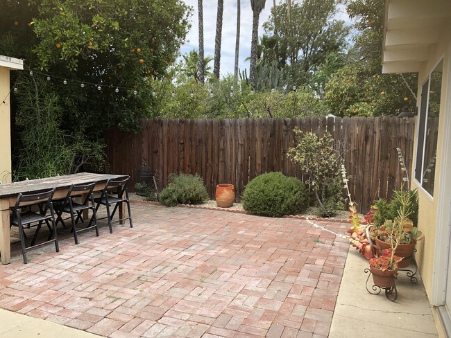 patio trasero privado - 13902 Calvert St