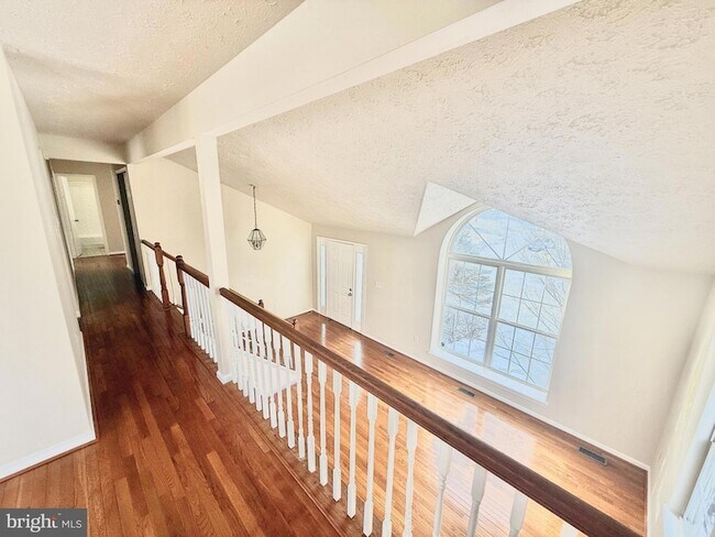 Foto del edificio - 5026 Dorchester Cir