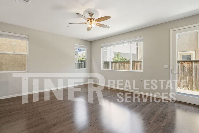 Foto del edificio - 3255 Pitkin Way