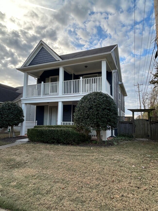 Building Photo - Charming Island Home with plenty of living space! Pets are owner's approval, fees apply. Owner wi...