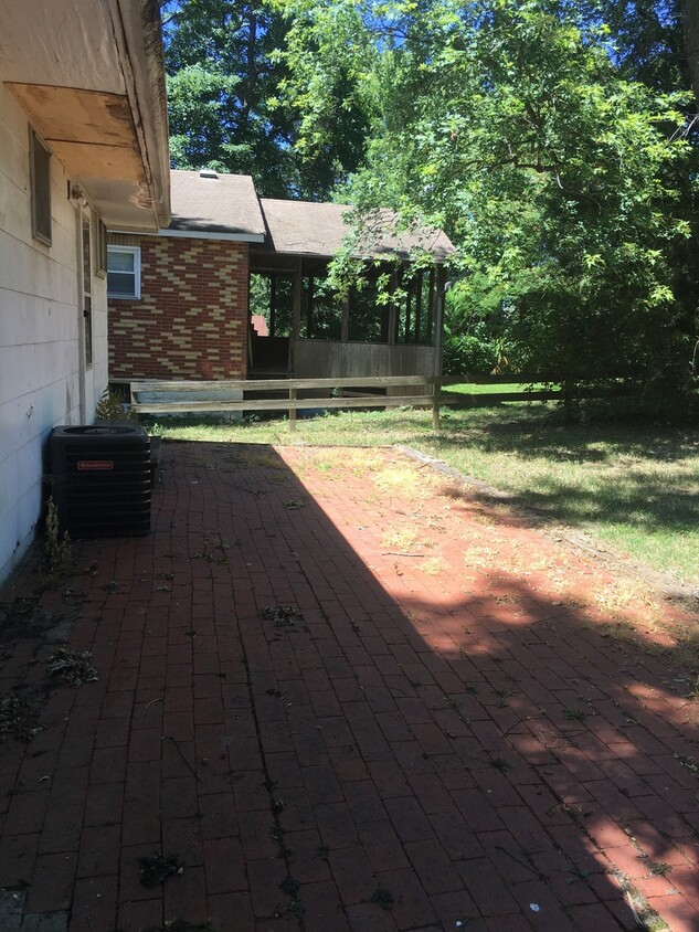 Building Photo - COMING SOON - JULY 1, 2024 - Cute 2BR Hous...