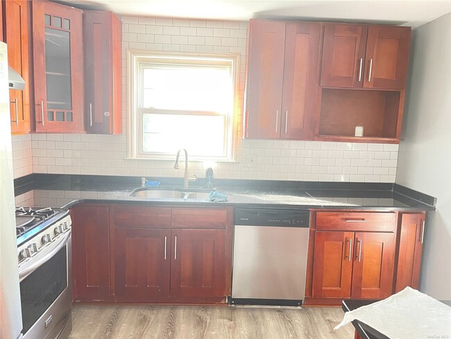 Building Photo - 30 Devonshire Dr