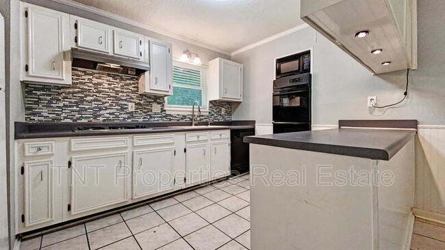 Foto del edificio - 1201 Neal Pickett Dr