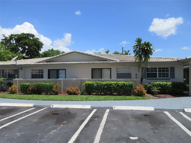 Primary Photo - 8601 NW 35th St