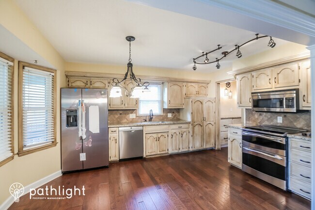 Foto del edificio - 109 N Murphy Drive, Raymore, MO, 64083