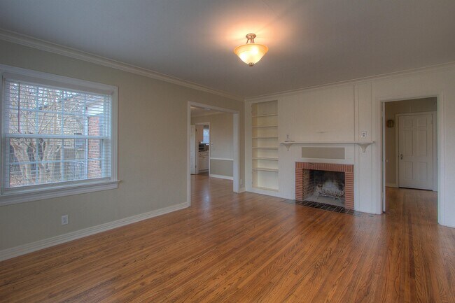 Building Photo - 1133 S Oswego Ave