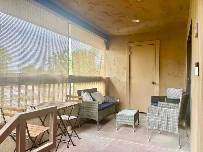 Foto del edificio - 1351 N Pleasant Dr