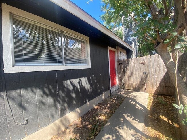 Building Photo - 1000 Fieldwood Dr