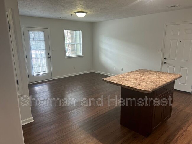 Building Photo - 3600 London Ct SW