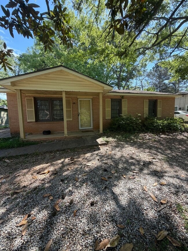 Building Photo - 544 N Donahue Dr
