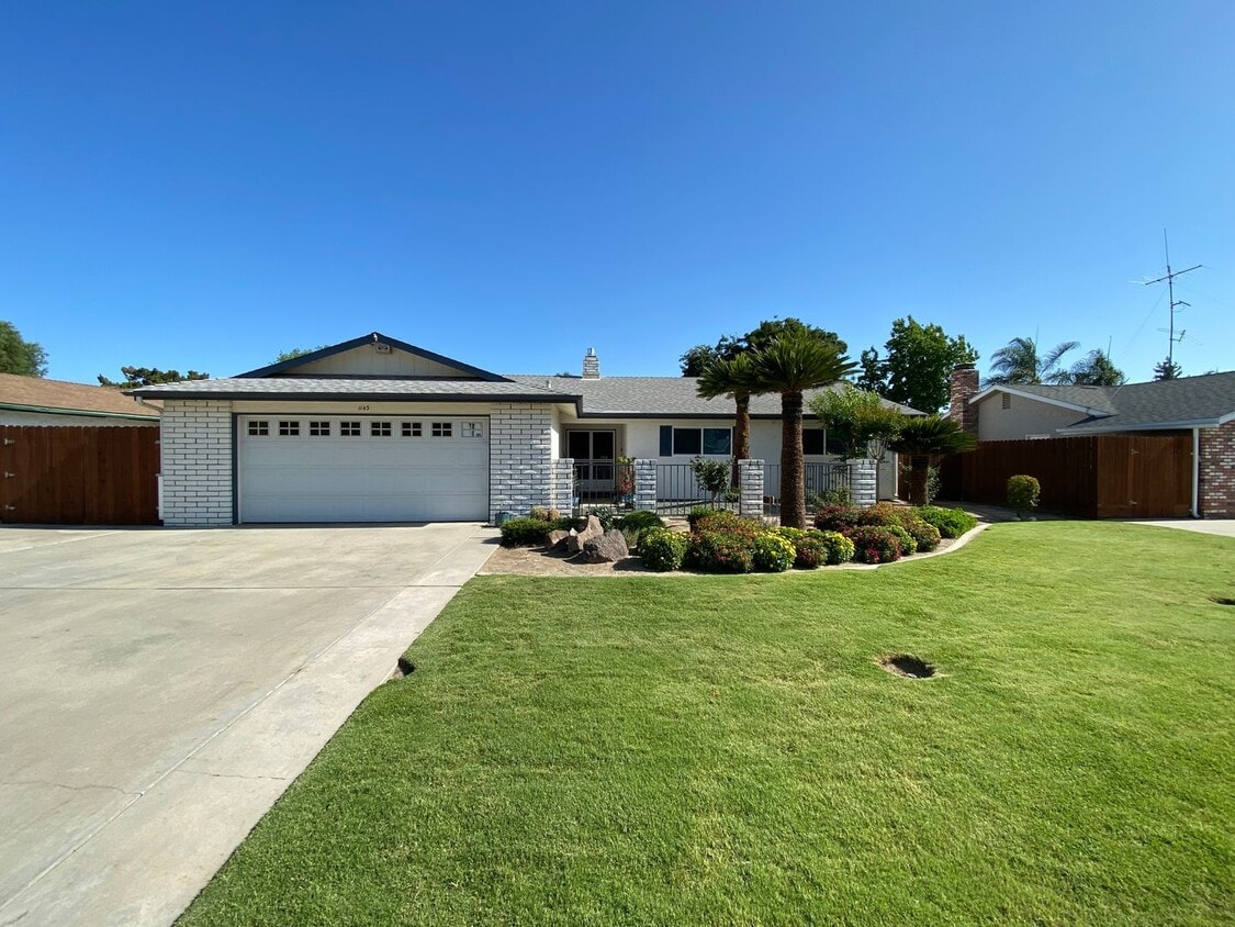 Primary Photo - Beautiful Home for rent in Visalia, Ca
