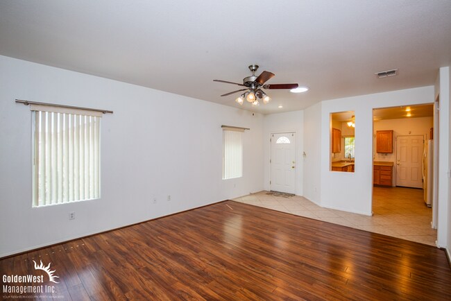 Foto del edificio - Charming 2Bdm 2Ba Home Located in the Desi...