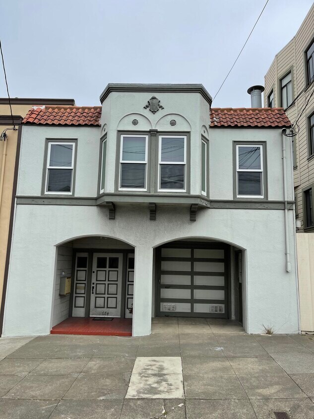 Primary Photo - 684 27th Ave