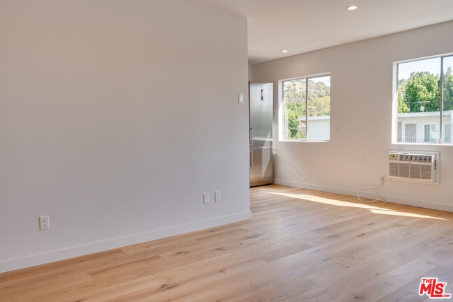 Building Photo - 5935 Chula Vista Way