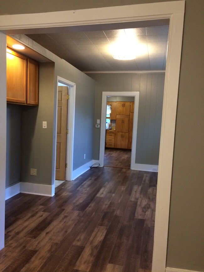 Building Photo - 317 Klingenberg Terrace