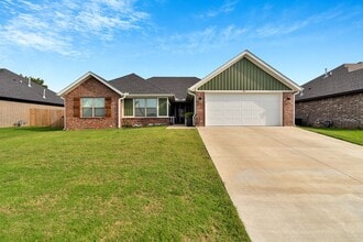 Building Photo - 942 Petit Jean St