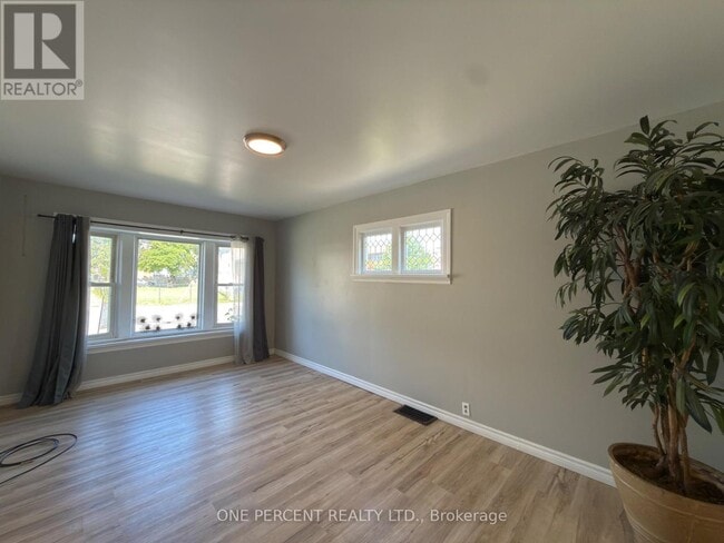 Building Photo - 5082 St Lawrence Ave
