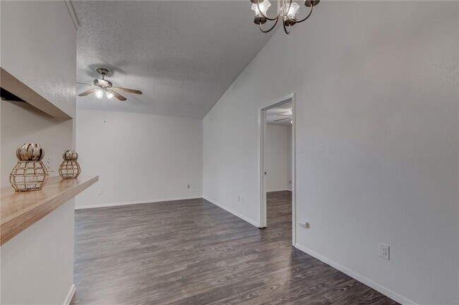 Foto del edificio - 11405 Walnut Ridge Dr