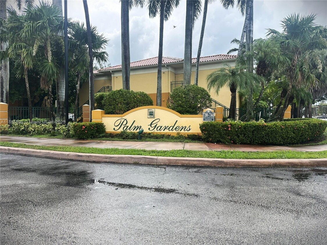 Primary Photo - 7280 NW 114th Ave