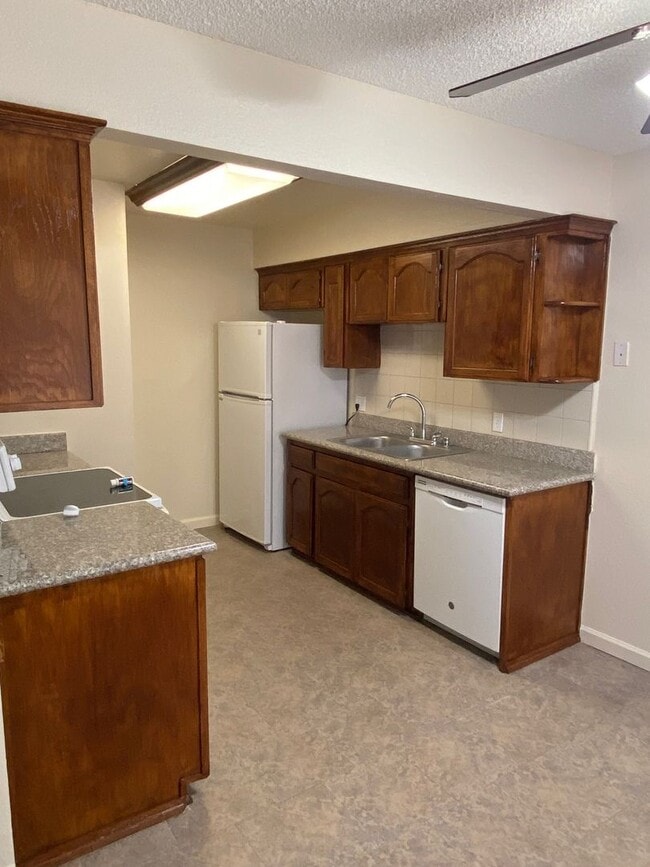 Building Photo - Apartment for rent