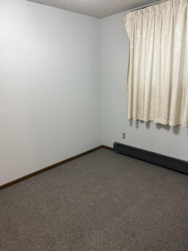 Building Photo - 503 Maple St