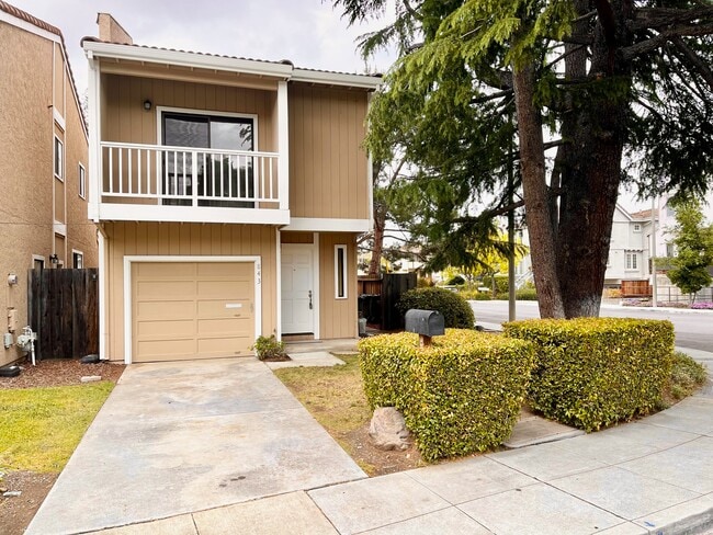 Building Photo - 837 Maria Ln