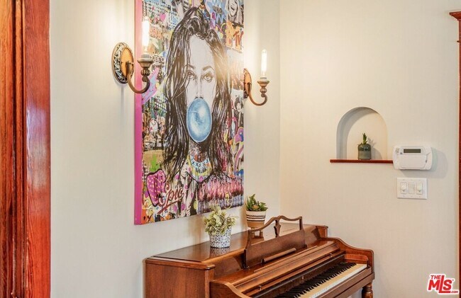 Foto del edificio - 4253 Fountain Ave