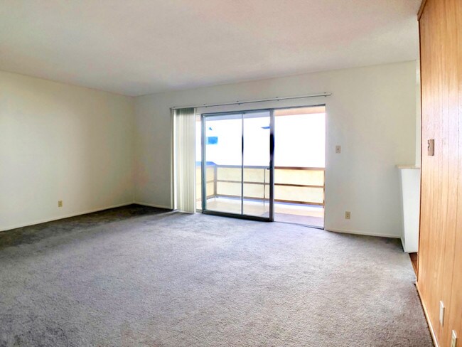 Foto del edificio - 912 W Beach Ave