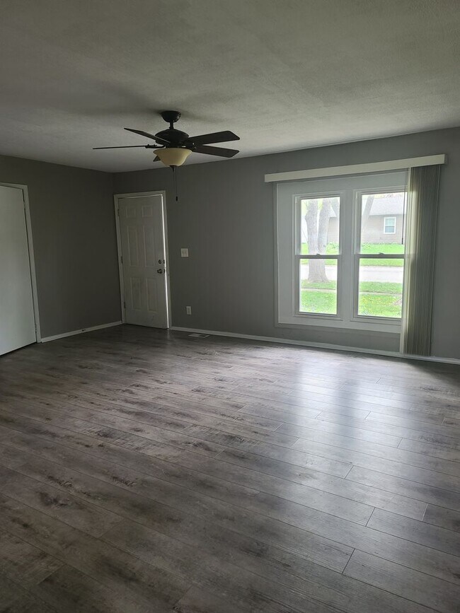 Foto del edificio - 606 Dogwood Dr