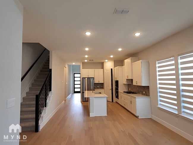 Foto del edificio - 3012 Eleanor Dr