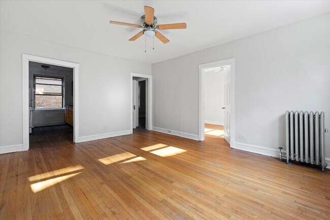 Foto del edificio - 2342 W Touhy Ave