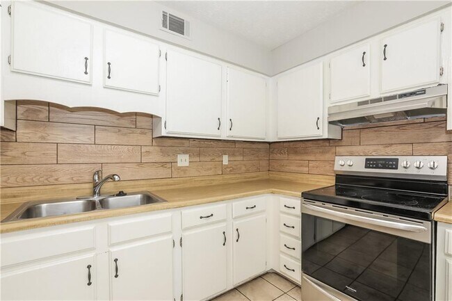 Foto del edificio - 442 Sherwood Oaks Rd