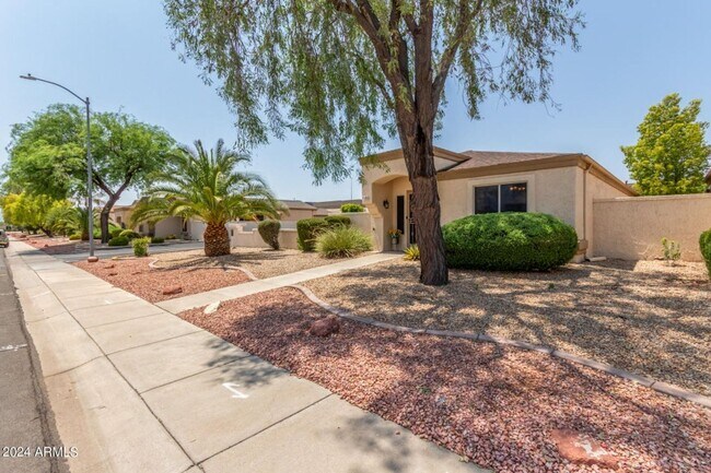 Building Photo - Charming 2 bedroom home in Sun City West!!