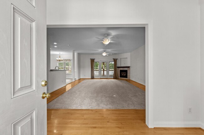 Building Photo - 2300 Greenwing Ct
