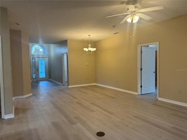 Foto del edificio - 8210 Whistling Pine Way