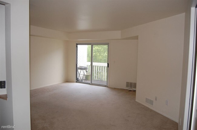 Building Photo - 2233 S Huron Pky