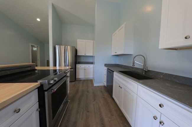 Building Photo - 287-247 S Westhaven Dr