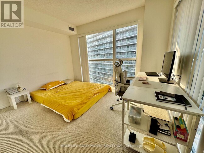 Photo du bâtiment - 275-2275 Yorkland Rd