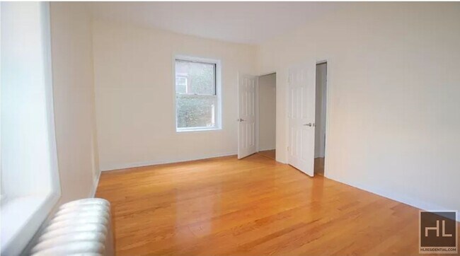 Foto del edificio - W 13 ST/6th Ave Well-Kept Open Plan 1BR wi...