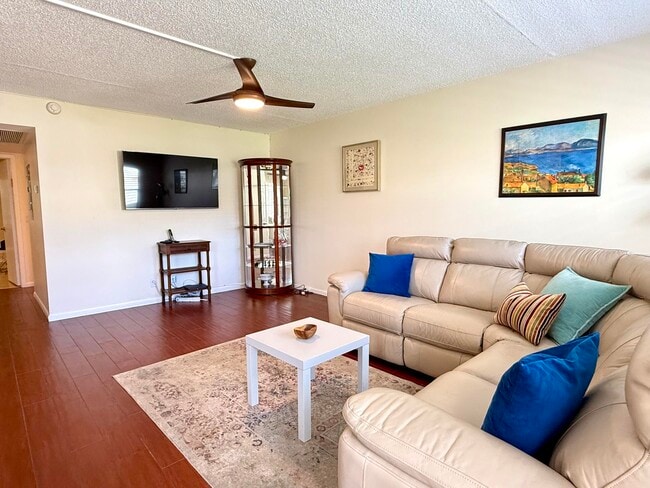 Building Photo - 143 Dorset D