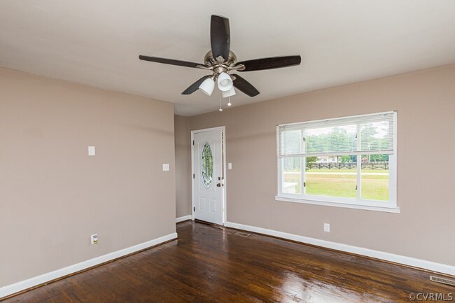 Foto del edificio - 5215 Ruffin Rd