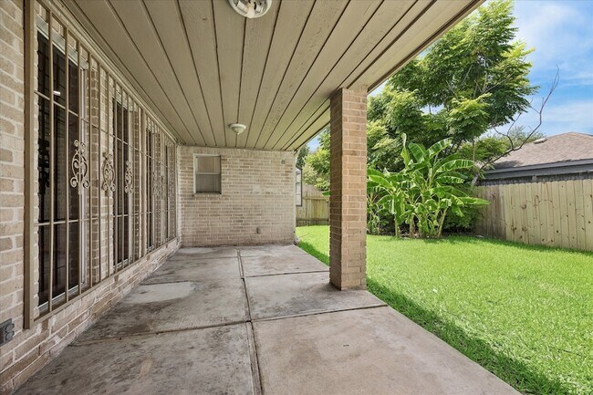 Building Photo - 7618 Bankside Dr